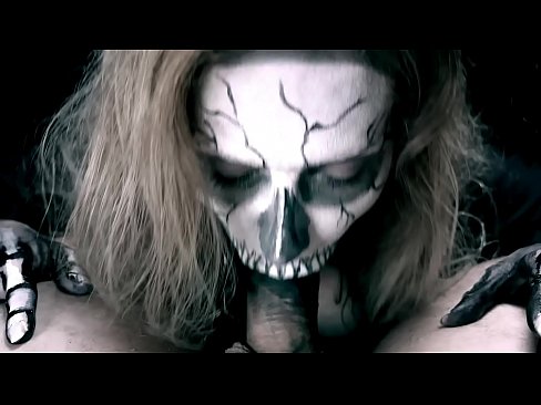 ❤️ Demonska djevojka siše kurac svojim crnim ustima i guta spermu. ☑ Porno na bs.com-pornzog.ru