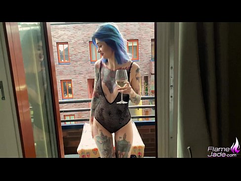 ❤️ Sjajna djevojka sisa gutljajem i strastveno jebe pod otvorenim nebom ☑ Porno na bs.com-pornzog.ru